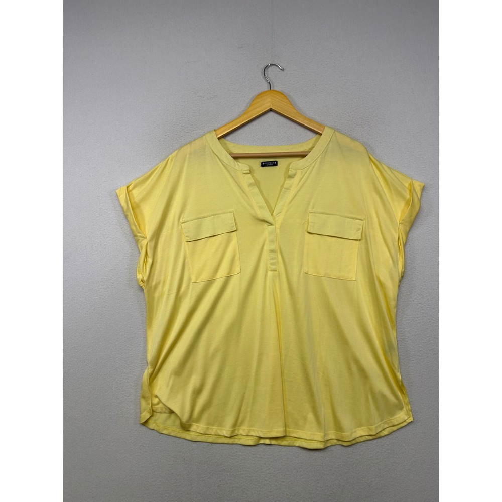 Casual Minimalist Architect Woman Plus 2X Yellow V-Neck Pocket Blouse Casual